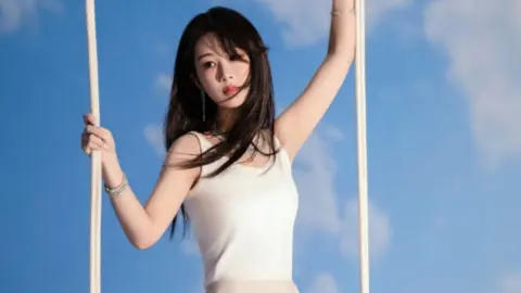 女民警诈骗被抓