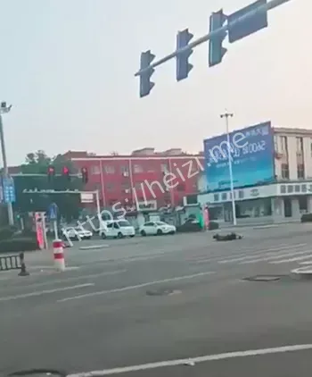 鲜血染红