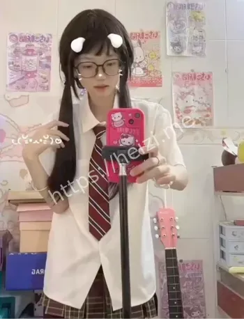 白嫩少女