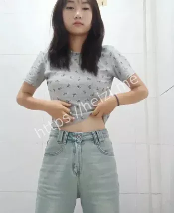 肌肤白嫩