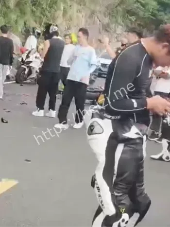 摩托车