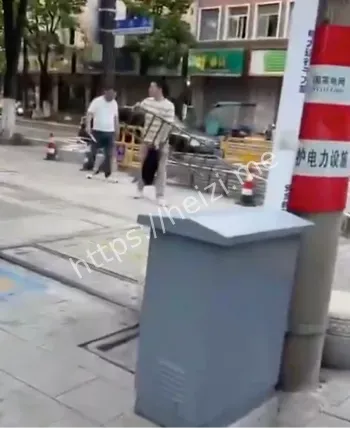 菜刀砍中