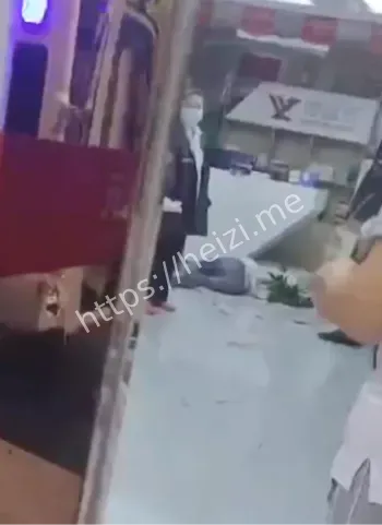 假装帮忙