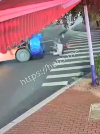 叉车转弯事故