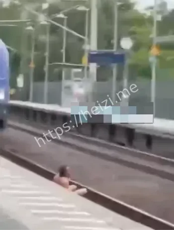 跳轨自杀视频