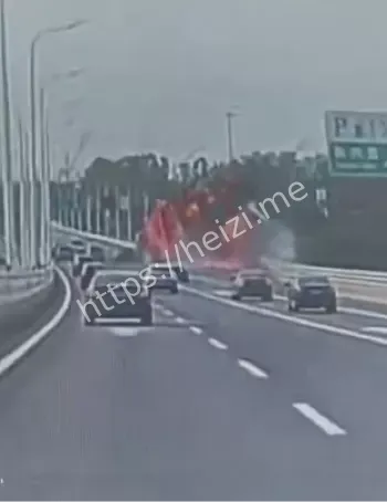 半挂车侧翻