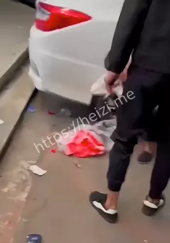 精神小伙道歉