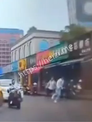 当街追赶