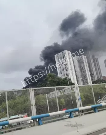 浓烟滚滚