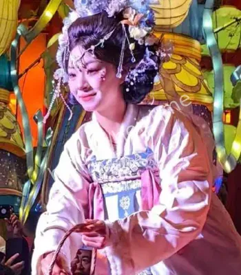 不倒翁女孩