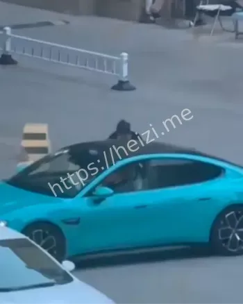 小米SU7旁辣眼群战