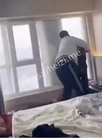 长春万达精神小伙抢女人斗殴