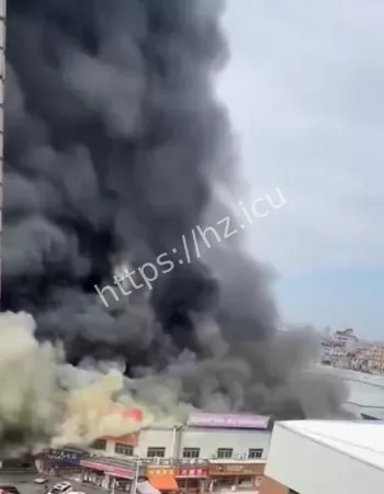 厂房瞬间被烧成废墟