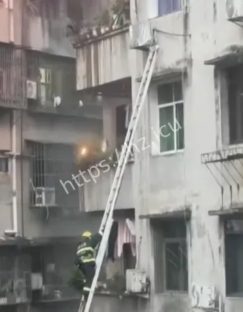 郝某某坠楼送医