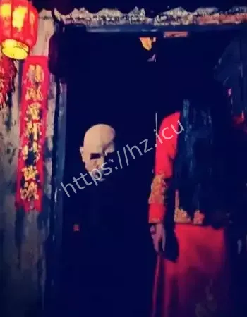 午夜有人敲铜环