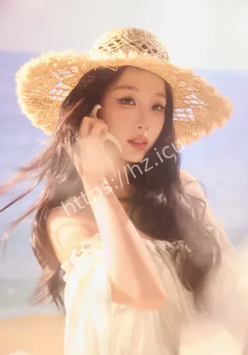 虞书欣穿白色吊带上衣网友