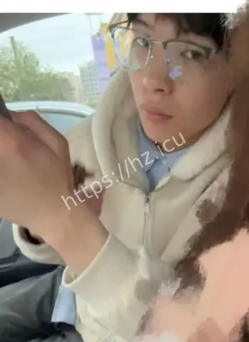 供养多女友还装深情