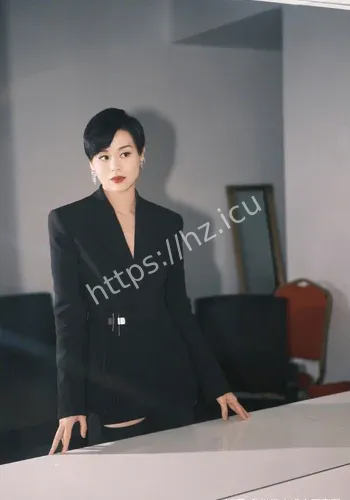 胡杏儿拜神照事件全程