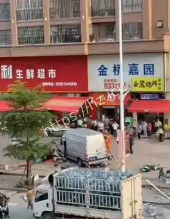 致2名路边行人遇难