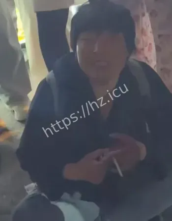 女子夜市尿尿事件