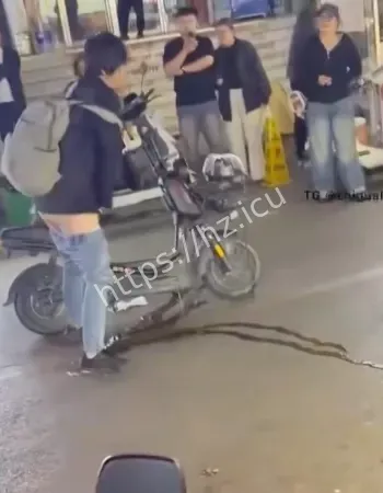 女子夜市尿尿事件