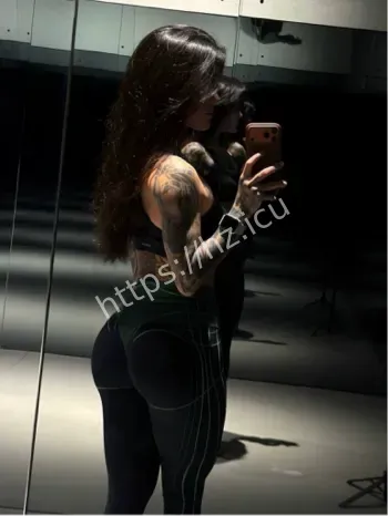 极品蜜桃臀后入撞击