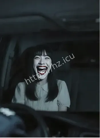 国道路肩军人身影