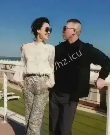 许晴不婚熟女韵味小男友排队