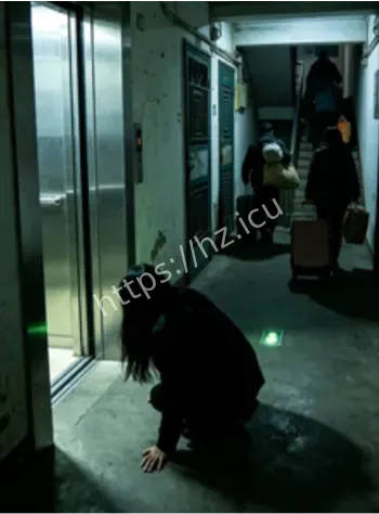 广州电梯黑影闪现