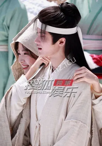 卢昱晓片场挟卢昱晓