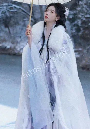 眼神灵动尽显清纯诱惑