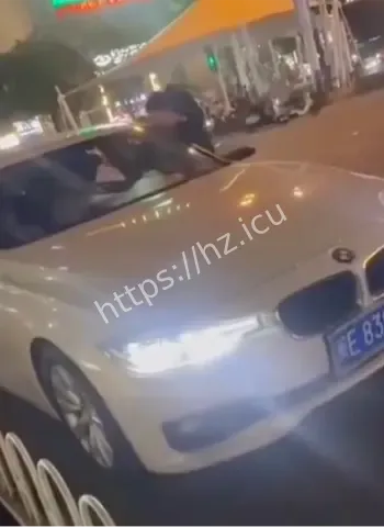 性感美女被抓现行