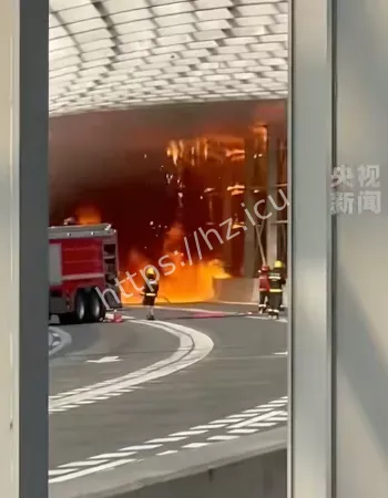 隔音棚瞬间被烧