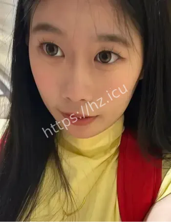 清纯学妹形象反差