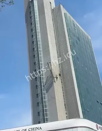 吊篮突然断裂
