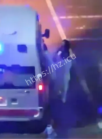 梅州职高C栋女厕所产子