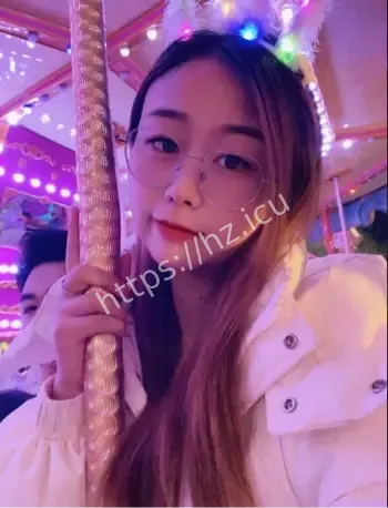 丈夫拍摄妻子单男互动