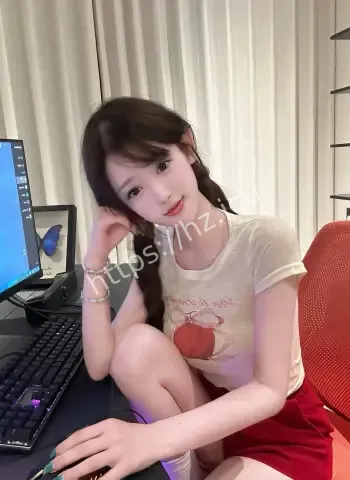 高校表面乖乖女