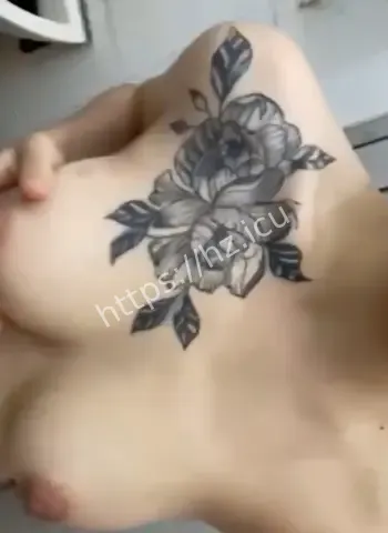 热情与纹身师亲密接触