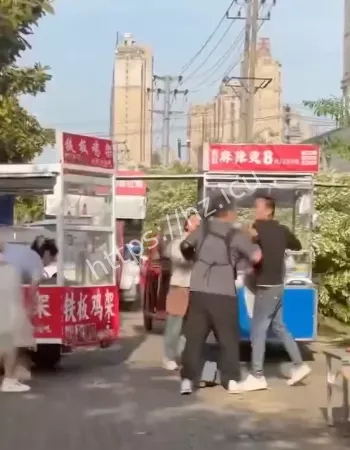 劲爆视频全网疯传