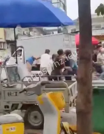 卖红薯为价格吵架