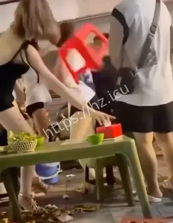 广西烧烤摊大乱斗