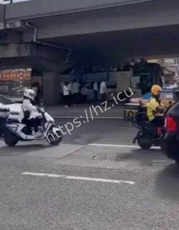 被高架桥削掉