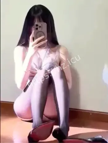 Kit反差婊猫耳头饰假鸡巴轮流玩弄