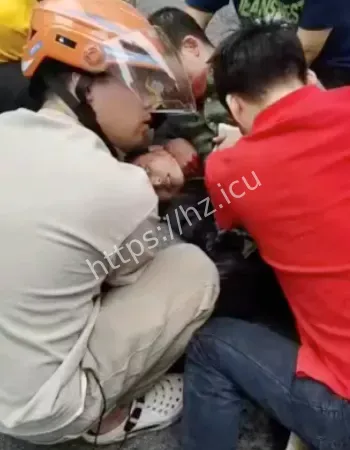 男子持刀
