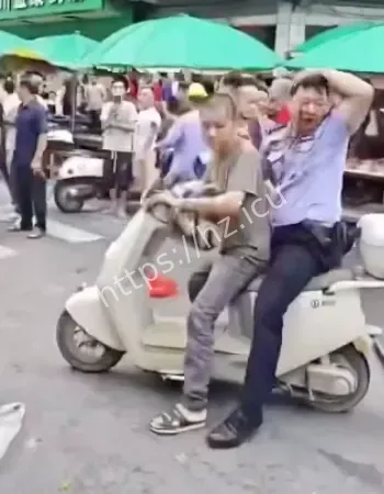 街头捅伤两名路人