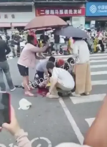 京东骑手闯红灯