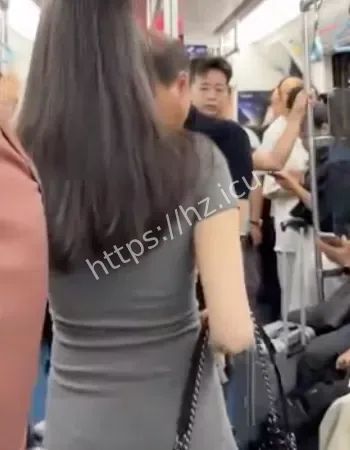 短裙小姐姐