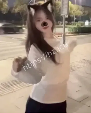 大二女生JK短裙互动