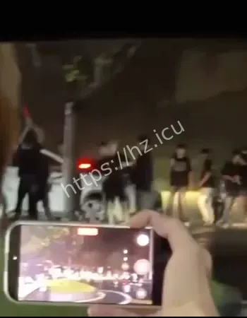 两伙人员